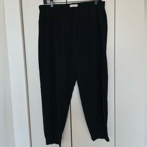 SOLD: Aritzia scrunch hem trousers